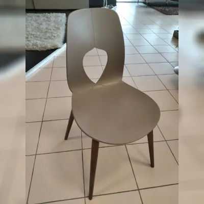 Sedia in plastica ergonomica Hole wood scontata