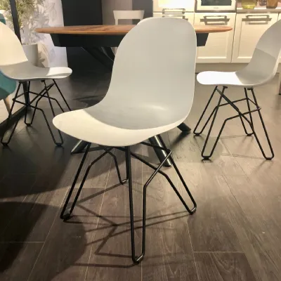 Sedia da soggiorno realizzata in metallo Academy di Calligaris 