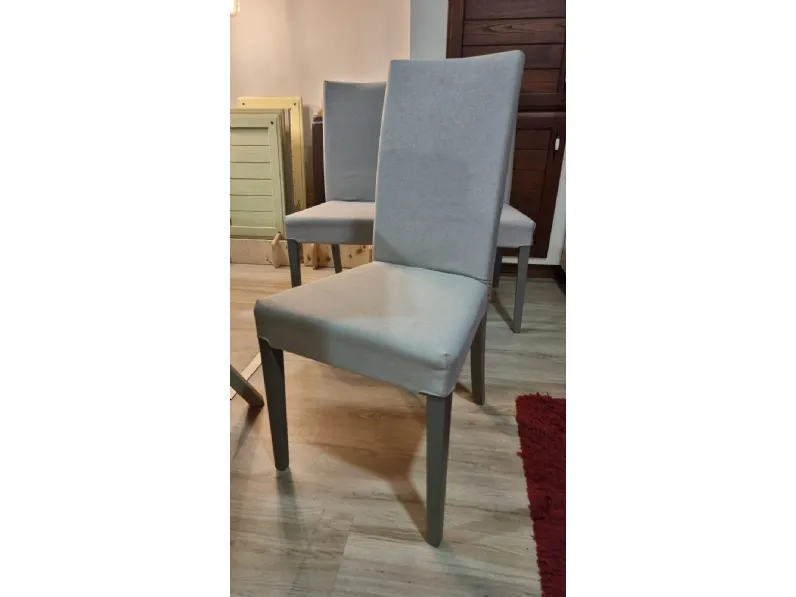 Sedia in legno con schienale alto Freda in offerta