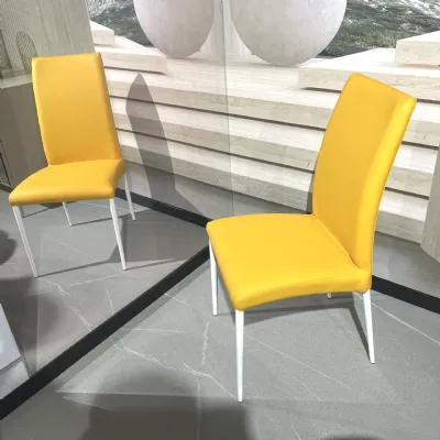 Sedia da cucina realizzata in ecopelle Bond di Zamagna 