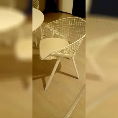 Sedia Kobi da soggiorno realizzata in metallo scontata del 54%