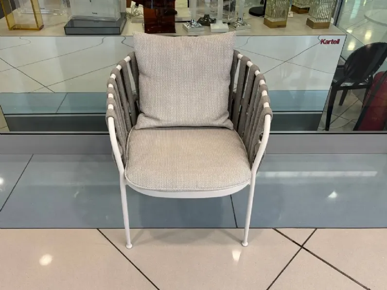 Sedia poltroncina modello Frame a prezzo riservato 