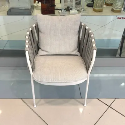 Sedia poltroncina modello Frame a prezzo riservato 