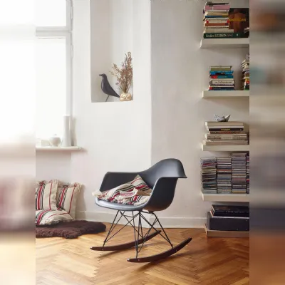 Sedia a dondolo Vitra eames plastic armchair rar di Collezione esclusiva a prezzo ribassato