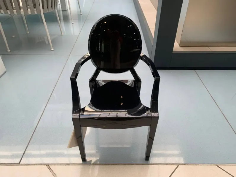 Sedia modello Lou lou ghost con braccioli di Kartell 