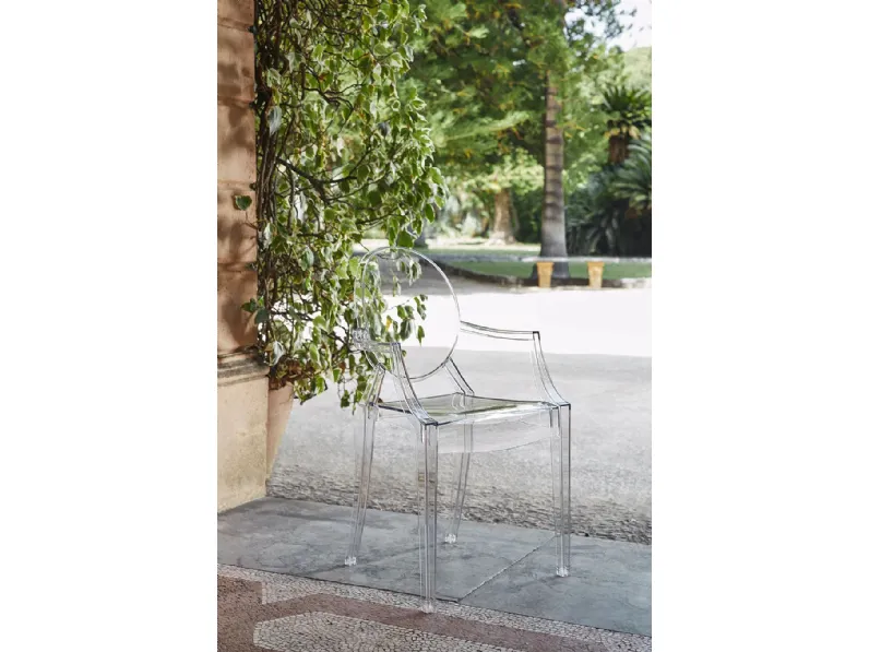 Sedia modello Louis ghost con braccioli di Kartell 