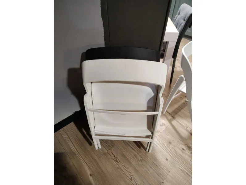 Sedia in plastica modello Clik clak cb2315 di Connubia 