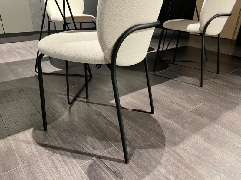 Sedia in tessuto modello Cozy mid di Connubia 