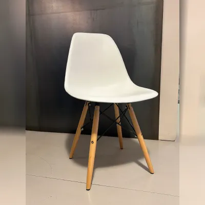 Sedia modello Eames a marchio Sigerico scontata del 25%