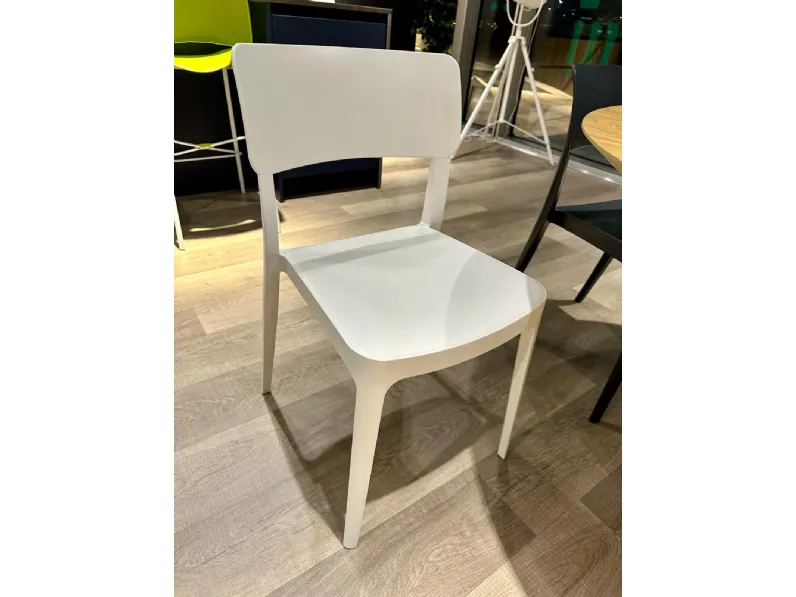 Sedia modello Fra a marchio Stones scontata del 21%