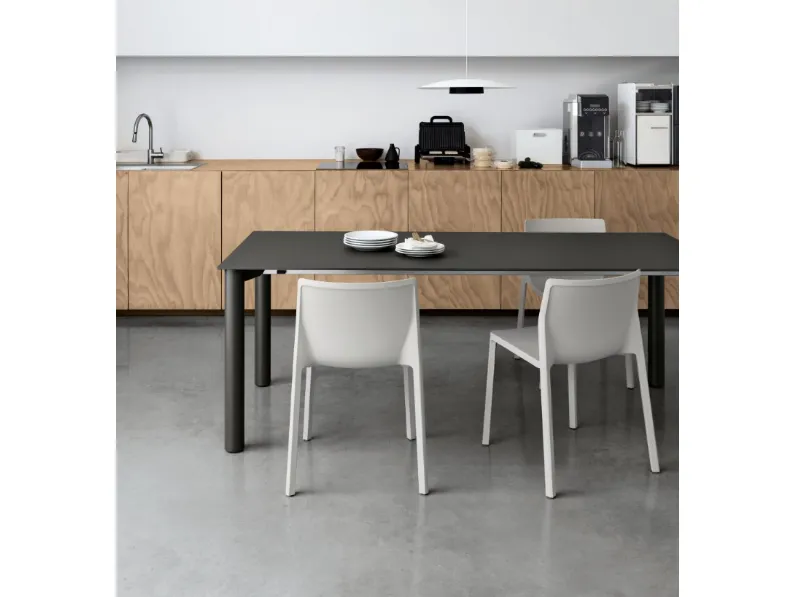 Sedia di Kristalia modello Lp da cucina in offerta -32%