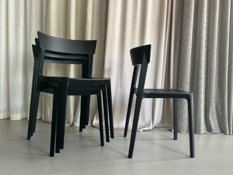 Sedia in plastica modello Skin di Calligaris 