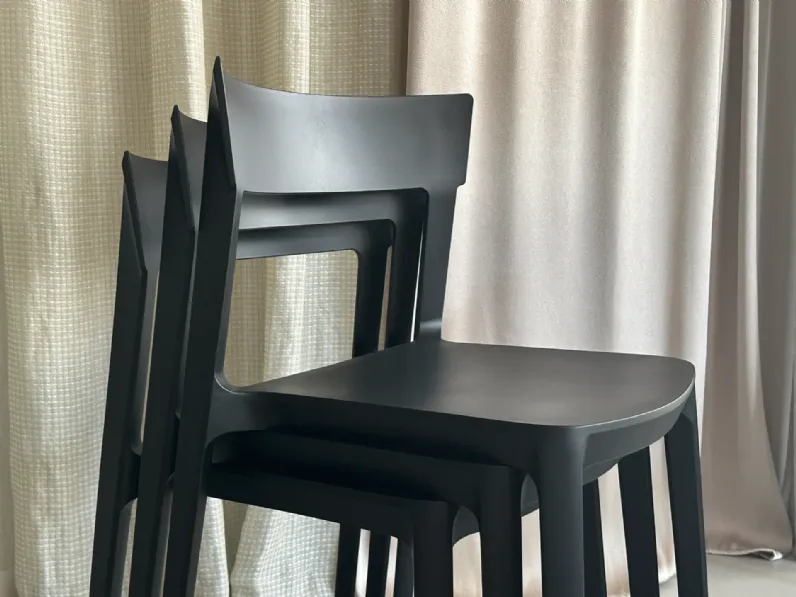 Sedia in plastica modello Skin di Calligaris 