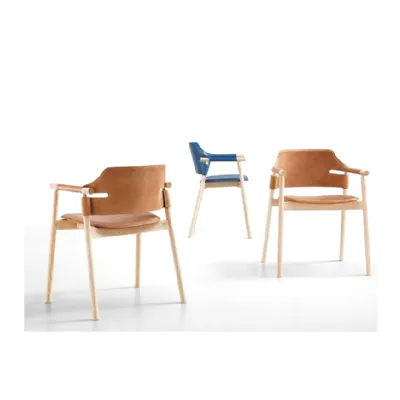 Sedia in cuoio con braccioli Suite scontata