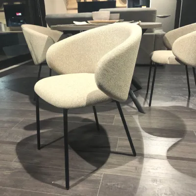 Sedia modello Tuka di Connubia a prezzo riservato 