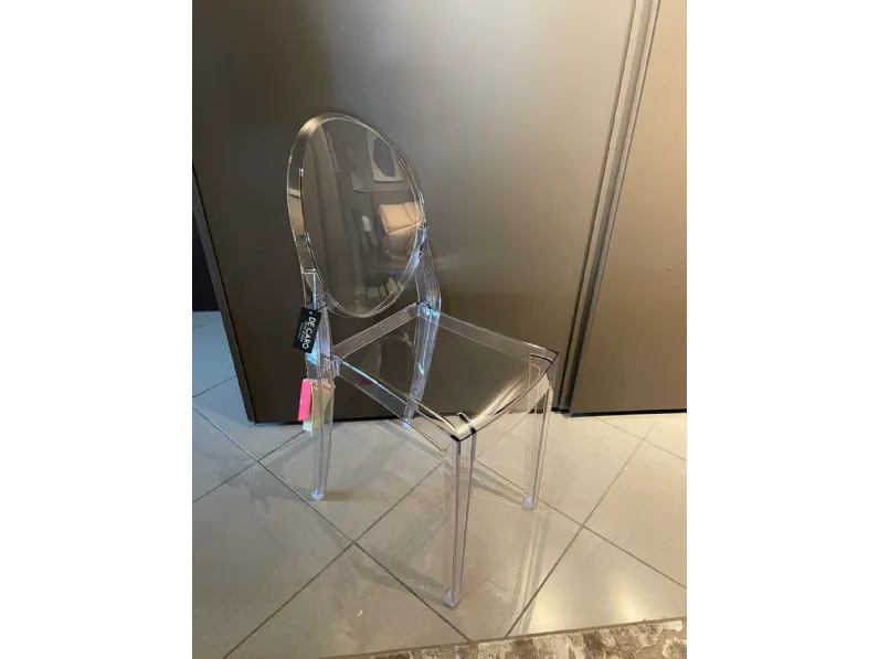 Sedia Victoria ghost da soggiorno realizzata in plastica scontata del 25%