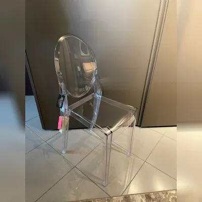 Sedia Victoria ghost da soggiorno realizzata in plastica scontata del 25%