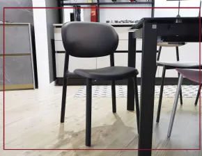 Richiedi il prezzo della sedia modello Zero di Connubia! Ideale per arredare interni moderni.