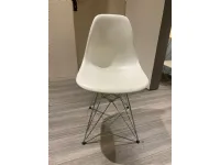 Sedia modello Eames plastic chairs dsr a marchio Molteni & c scontata del 30%