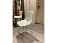 Sedia modello Eames plastic chairs dsr a marchio Molteni & c scontata del 30%
