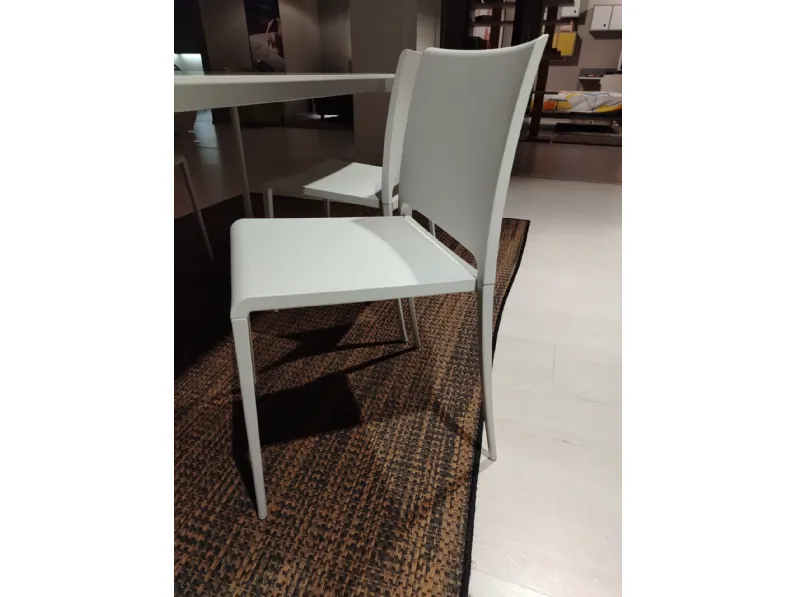 Sedia Mya da cucina realizzata in plastica scontata del 30%