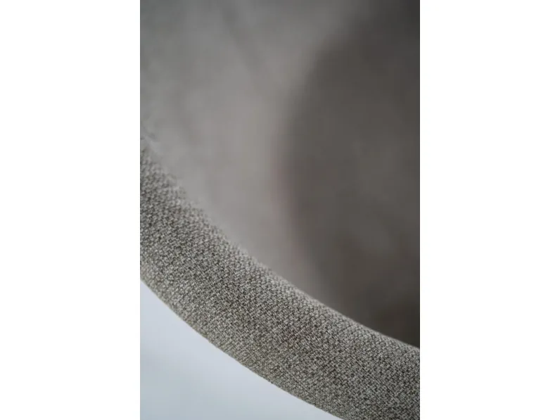 Sedia modello Nari a marchio Stones scontata del 50%