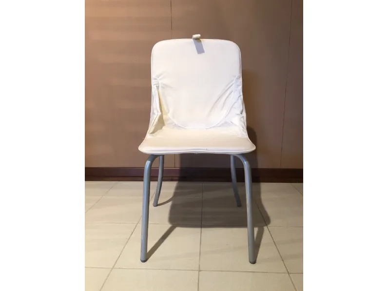 Scopri la sedia Open Modular senza braccioli a un prezzo scontato! Ottieni comfort e stile senza compromessi.