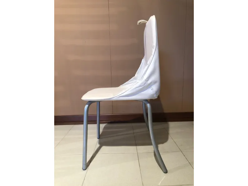 Scopri la sedia Open Modular senza braccioli a un prezzo scontato! Ottieni comfort e stile senza compromessi.