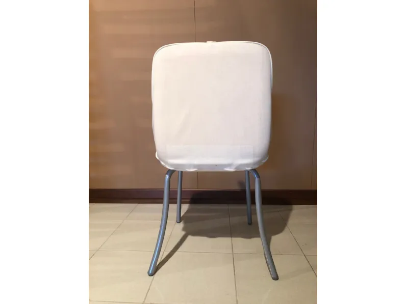 Scopri la sedia Open Modular senza braccioli a un prezzo scontato! Ottieni comfort e stile senza compromessi.