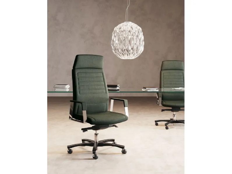 Sedia in pelle con schienale alto Neo chair in offerta