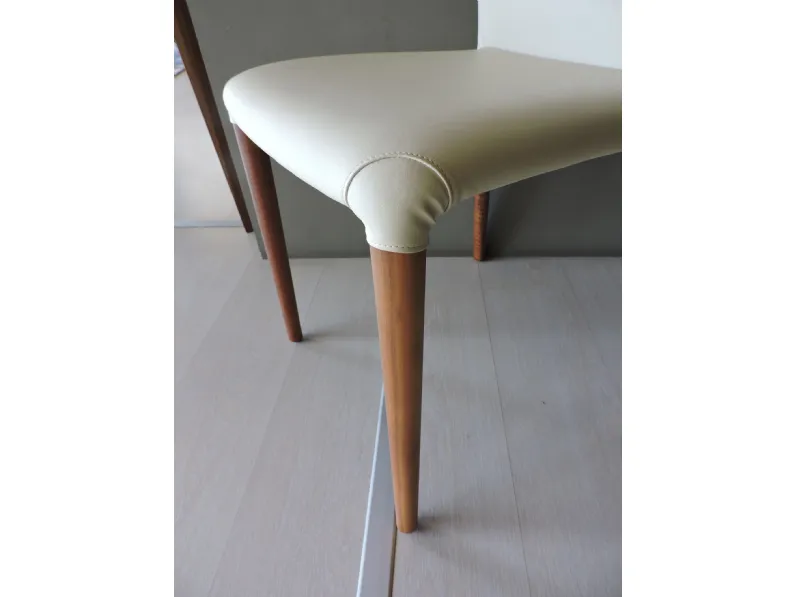 Sedia di Porada modello Astrid da soggiorno in offerta -40%