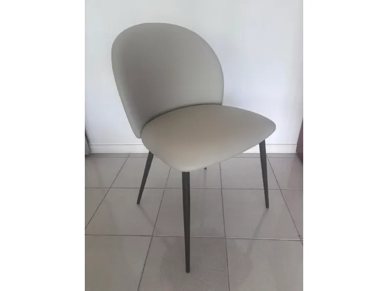 Sedia Rebecca 3456 da soggiorno realizzata in pelle scontata del 31%