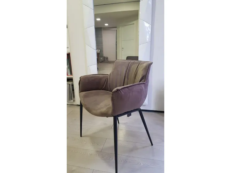 1. Design moderno. 
2. Costo vantaggioso. 
3. Qualità Cattelan Italia. 
4. Comoda e resistente. 
5. Facile da montare.
