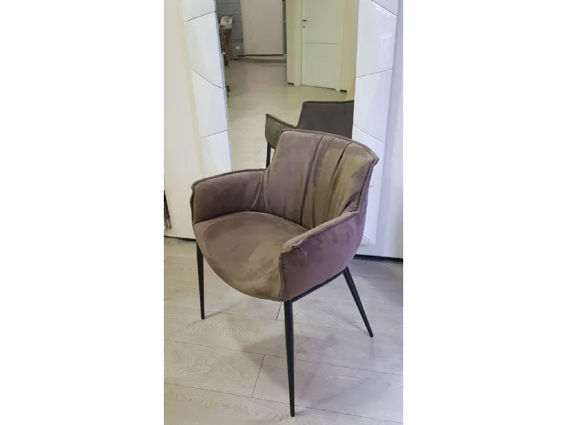 1. Design moderno. 
2. Costo vantaggioso. 
3. Qualità Cattelan Italia. 
4. Comoda e resistente. 
5. Facile da montare.