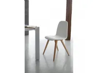 Sedia Santa Lucia modello Debby. La sedia ha la struttura in legno mentre la seduta  in ecopelle disponibile in varie finiture. 