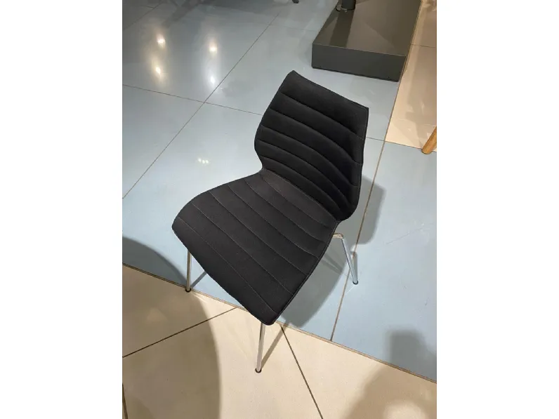 Sedia da soggiorno realizzata in tessuto Maui soft di Kartell 