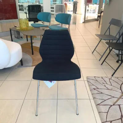Sedia da soggiorno realizzata in tessuto Maui soft di Kartell 