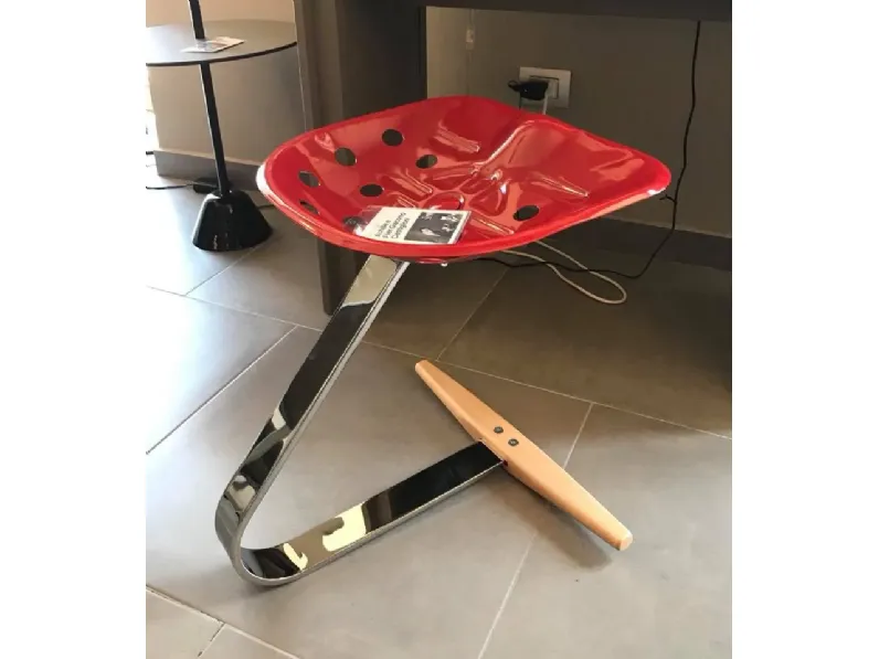 Sgabello da soggiorno Zanotta mezzadro rosso Zanotta in Offerta Outlet