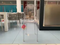 Sedia da giardino realizzata in plastica Victoria ghost di Kartell 