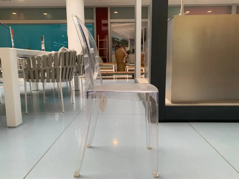 Sedia da giardino realizzata in plastica Victoria ghost di Kartell 