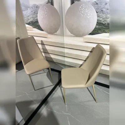 Sedia Branch  da soggiorno realizzata in pelle scontata del 60%