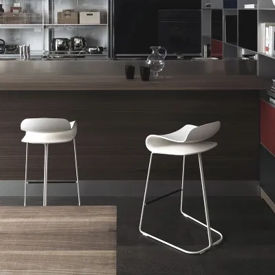 Sgabello a slitta Bcn Kristalia con forte sconto