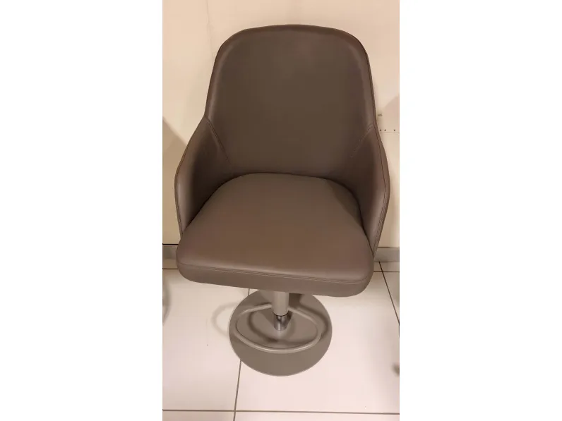 Sgabello Brando Ozzio con base centrale in offerta