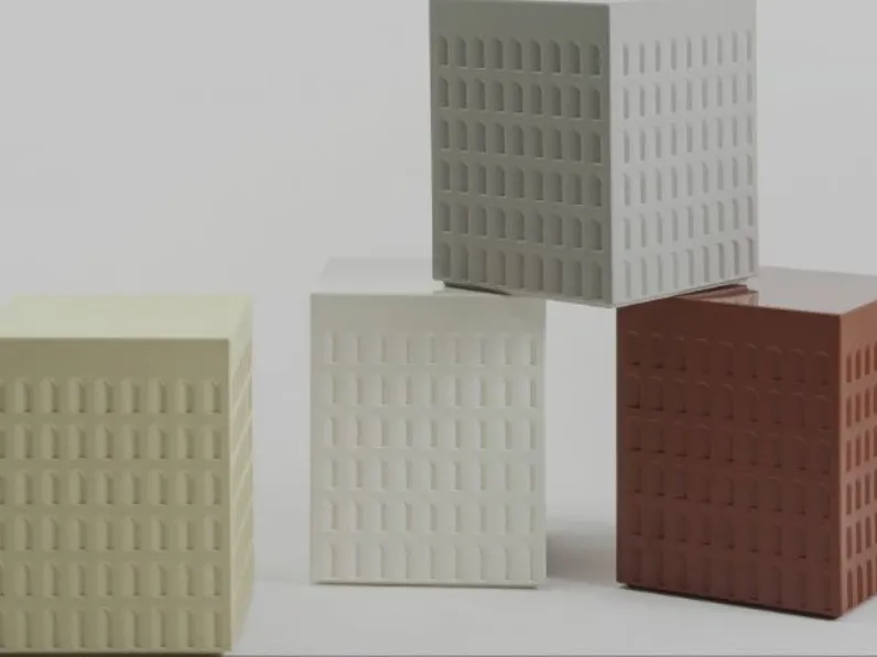 Sgabello con base centrale Eur Kartell a prezzi convenienti