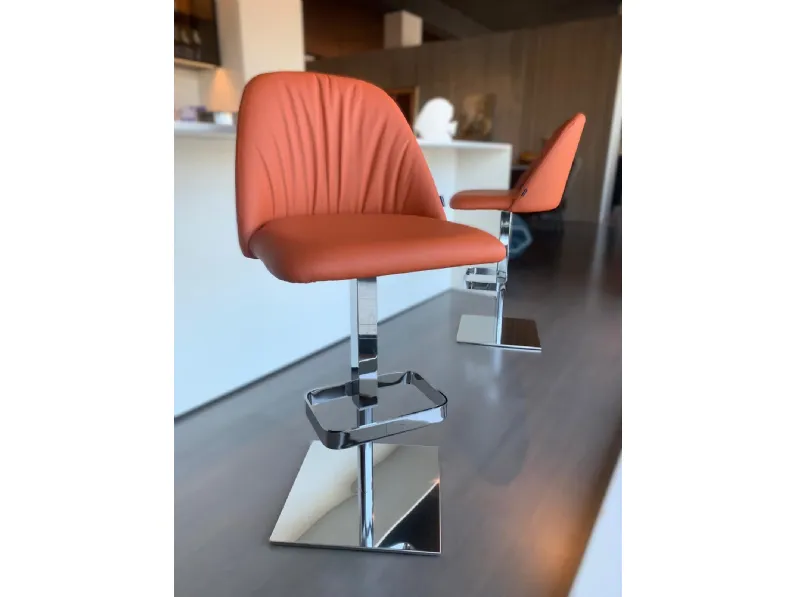 Sgabello con base centrale Luxe Sediasolo con forte sconto