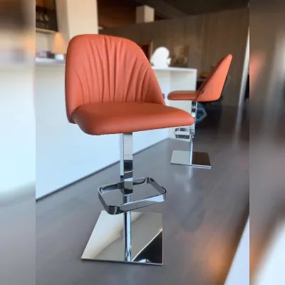 Sgabello con base centrale Luxe Sediasolo con forte sconto