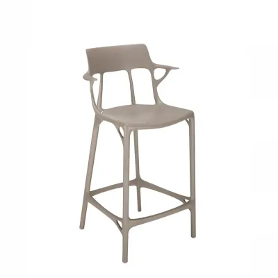 Sgabello A.i. stool recycled Kartell a prezzo ribassato 