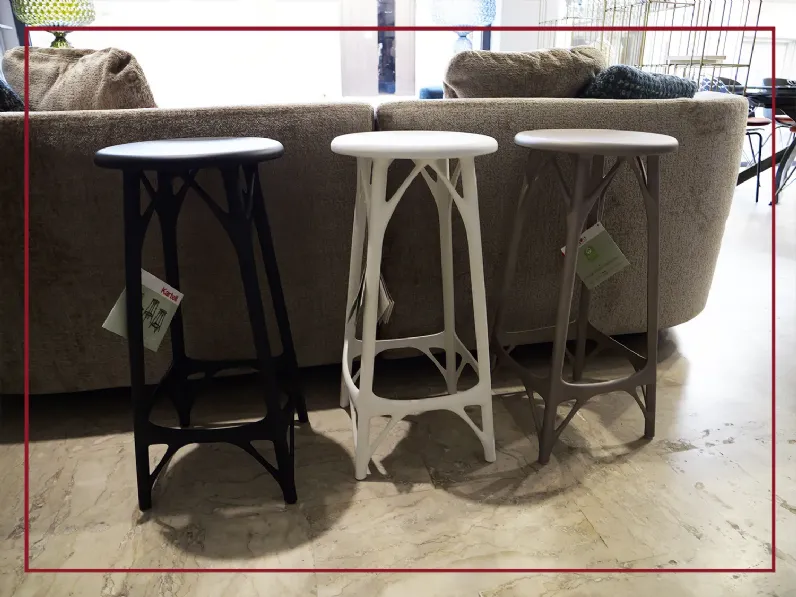 Sgabello con 4 gambe A.i. stool light Kartell con forte sconto