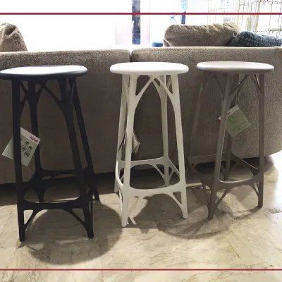 Sgabello con 4 gambe A.i. stool light Kartell con forte sconto