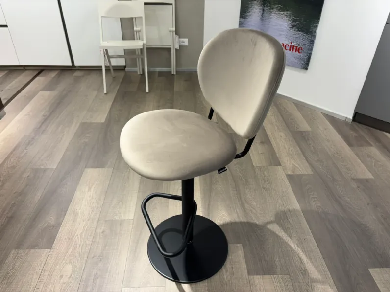 Sgabello Ines Calligaris a prezzo ribassato 